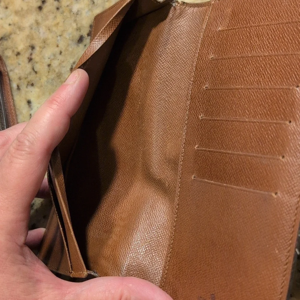 Louis Vuitton Brown Monogram Simple Wallet. Authentic - Picture 4 of 7